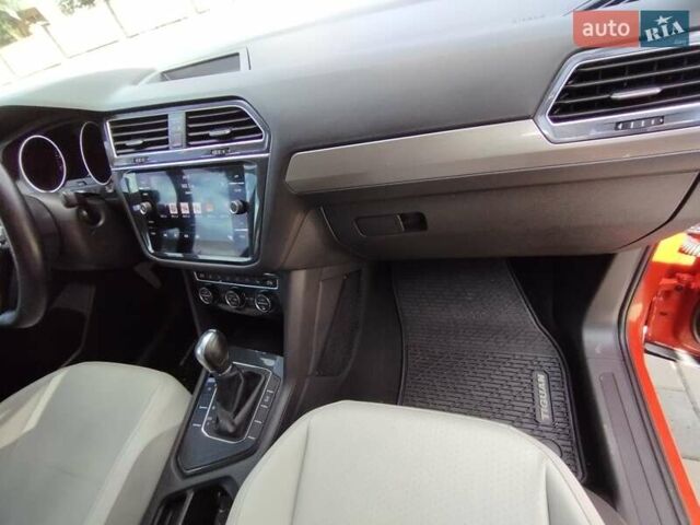 Помаранчевий Фольксваген Тігуан, об'ємом двигуна 1.98 л та пробігом 104 тис. км за 16200 $, фото 15 на Automoto.ua