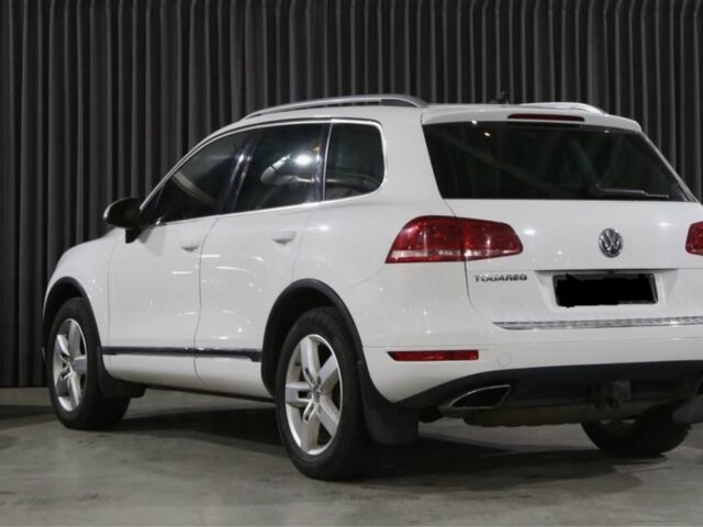 Белый Фольксваген Туарег, объемом двигателя 3 л и пробегом 286 тыс. км за 16900 $, фото 4 на Automoto.ua