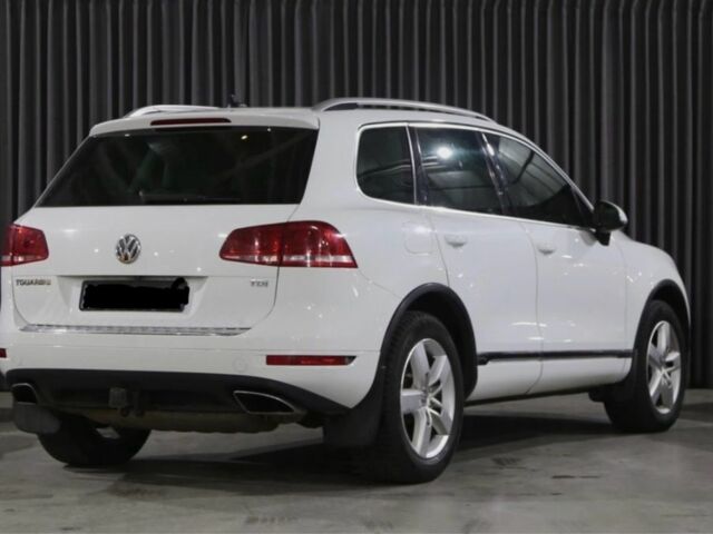 Белый Фольксваген Туарег, объемом двигателя 3 л и пробегом 286 тыс. км за 16900 $, фото 6 на Automoto.ua