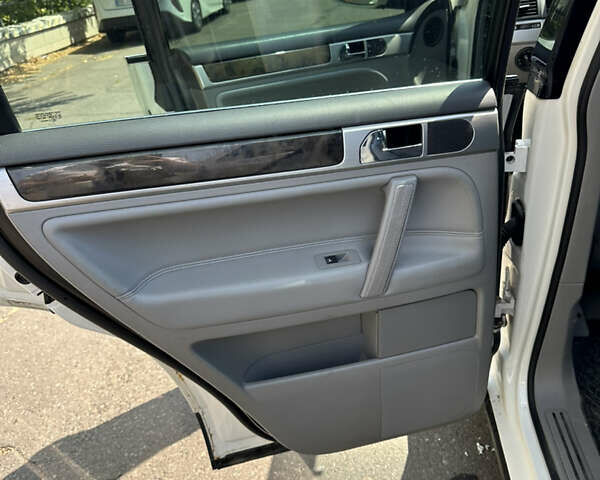 Фольксваген Туарег 2007 у Миколаєві на Automoto.ua Білий Фольксваген Туарег, об'ємом двигуна 3 л та пробігом 226 тис. км за 13100 $, фото 13 на Automoto.ua