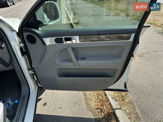 Фольксваген Туарег 2007 у Миколаєві на Automoto.ua Білий Фольксваген Туарег, об'ємом двигуна 3 л та пробігом 226 тис. км за 13100 $, фото 10 на Automoto.ua