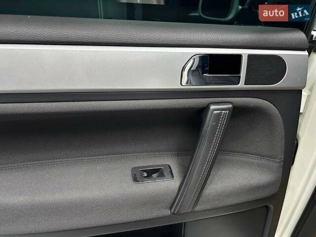 Фольксваген Туарег 2007 у Чернівцях на Automoto.ua Білий Фольксваген Туарег, об'ємом двигуна 2.97 л та пробігом 284 тис. км за 11000 $, фото 18 на Automoto.ua