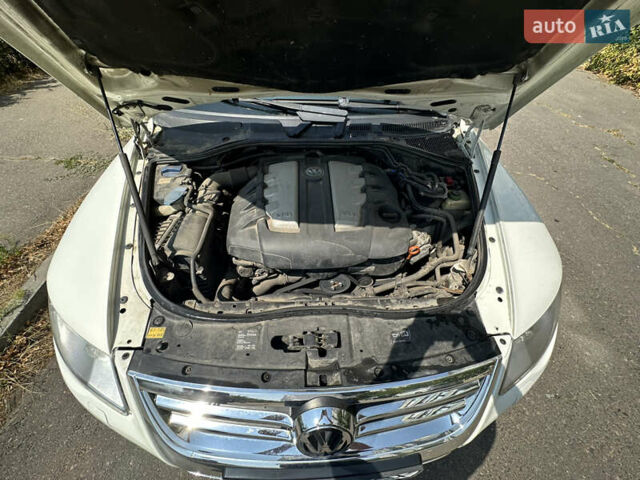 Фольксваген Туарег 2007 у Миколаєві на Automoto.ua Білий Фольксваген Туарег, об'ємом двигуна 3 л та пробігом 226 тис. км за 13100 $, фото 6 на Automoto.ua