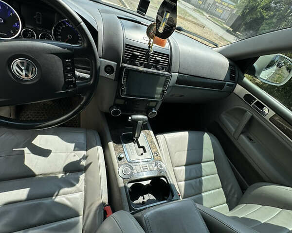 Фольксваген Туарег 2007 у Миколаєві на Automoto.ua Білий Фольксваген Туарег, об'ємом двигуна 3 л та пробігом 226 тис. км за 13100 $, фото 15 на Automoto.ua