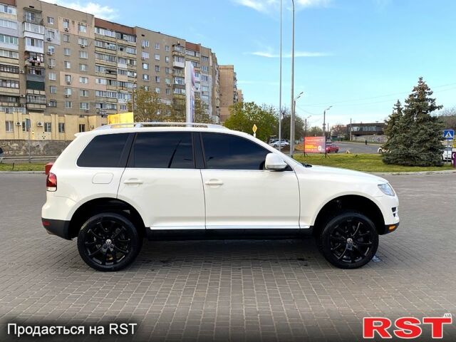 Белый Фольксваген Туарег, объемом двигателя 3 л и пробегом 350 тыс. км за 12000 $, фото 4 на Automoto.ua