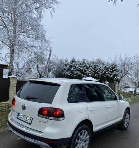 Белый Фольксваген Туарег, объемом двигателя 3 л и пробегом 224 тыс. км за 4500 $, фото 2 на Automoto.ua