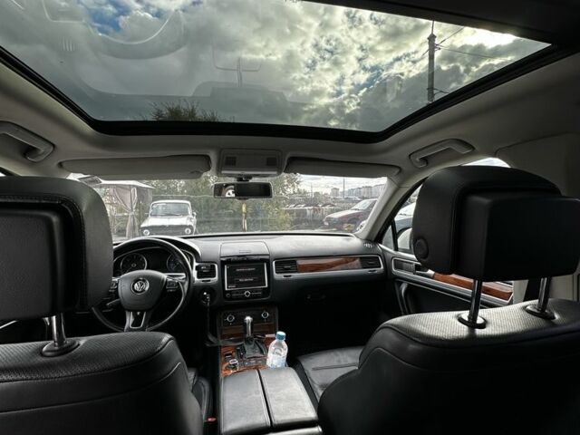 Фольксваген Туарег 2010 в Киеве на Automoto.ua Белый Фольксваген Туарег, объемом двигателя 0 л и пробегом 285 тыс. км за 13500 $, фото 8 на Automoto.ua