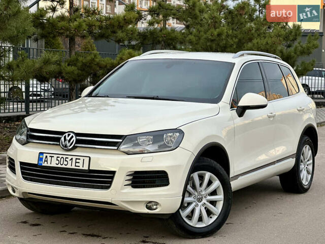 Белый Фольксваген Туарег, объемом двигателя 3 л и пробегом 217 тыс. км за 14650 $, фото 1 на Automoto.ua