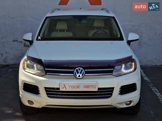 Белый Фольксваген Туарег, объемом двигателя 2.97 л и пробегом 264 тыс. км за 17490 $, фото 3 на Automoto.ua