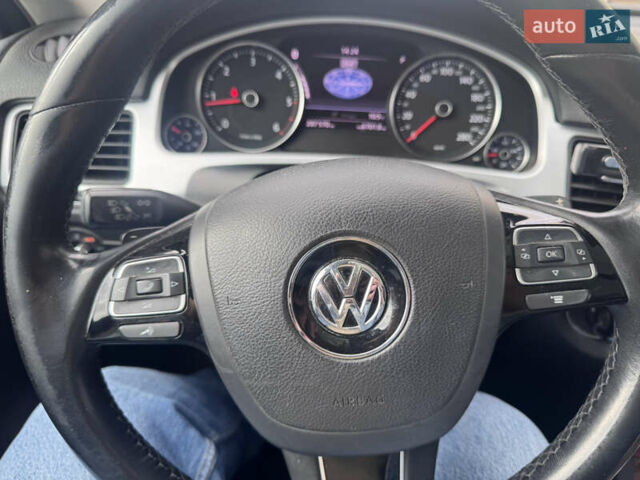 Белый Фольксваген Туарег, объемом двигателя 2.97 л и пробегом 200 тыс. км за 13500 $, фото 17 на Automoto.ua