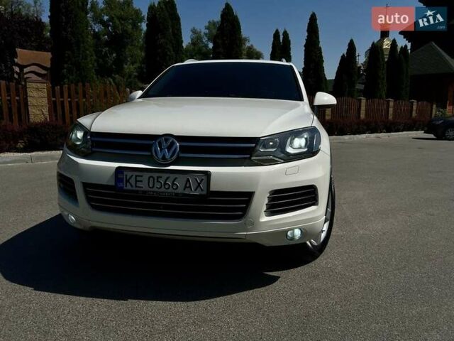 Белый Фольксваген Туарег, объемом двигателя 3.6 л и пробегом 133 тыс. км за 14000 $, фото 4 на Automoto.ua