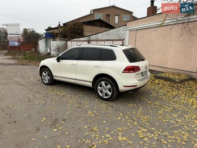 Белый Фольксваген Туарег, объемом двигателя 2.97 л и пробегом 265 тыс. км за 18000 $, фото 5 на Automoto.ua