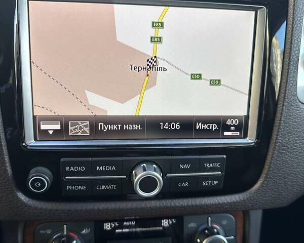 Белый Фольксваген Туарег, объемом двигателя 2.97 л и пробегом 260 тыс. км за 19200 $, фото 44 на Automoto.ua