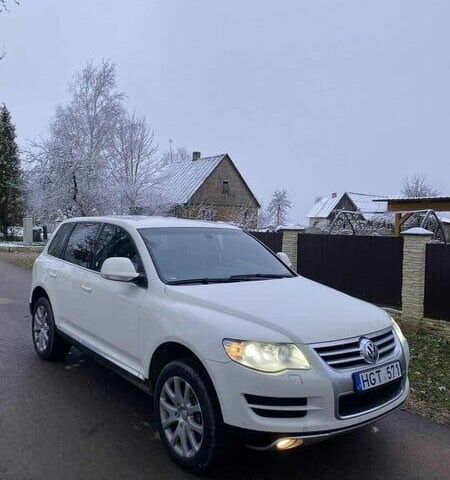 Белый Фольксваген Туарег, объемом двигателя 3 л и пробегом 224 тыс. км за 4500 $, фото 1 на Automoto.ua