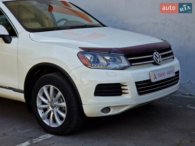 Белый Фольксваген Туарег, объемом двигателя 2.97 л и пробегом 264 тыс. км за 17490 $, фото 22 на Automoto.ua