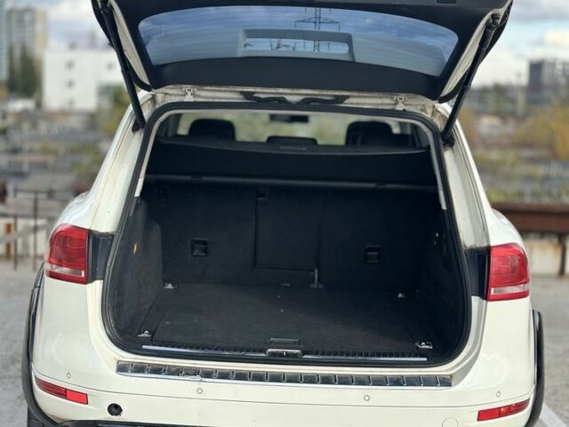 Фольксваген Туарег 2010 в Киеве на Automoto.ua Белый Фольксваген Туарег, объемом двигателя 0 л и пробегом 285 тыс. км за 13500 $, фото 6 на Automoto.ua