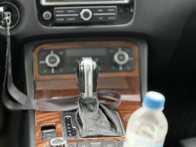 Фольксваген Туарег 2010 в Киеве на Automoto.ua Белый Фольксваген Туарег, объемом двигателя 0 л и пробегом 285 тыс. км за 13500 $, фото 9 на Automoto.ua