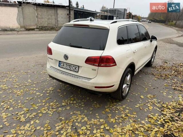 Белый Фольксваген Туарег, объемом двигателя 2.97 л и пробегом 265 тыс. км за 18000 $, фото 6 на Automoto.ua