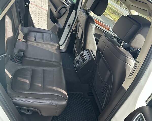 Белый Фольксваген Туарег, объемом двигателя 2.97 л и пробегом 260 тыс. км за 19200 $, фото 31 на Automoto.ua