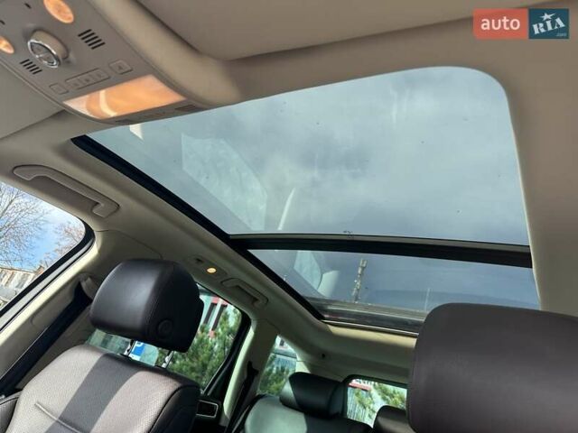 Белый Фольксваген Туарег, объемом двигателя 2.97 л и пробегом 260 тыс. км за 19200 $, фото 19 на Automoto.ua