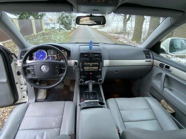 Белый Фольксваген Туарег, объемом двигателя 3 л и пробегом 224 тыс. км за 4500 $, фото 4 на Automoto.ua