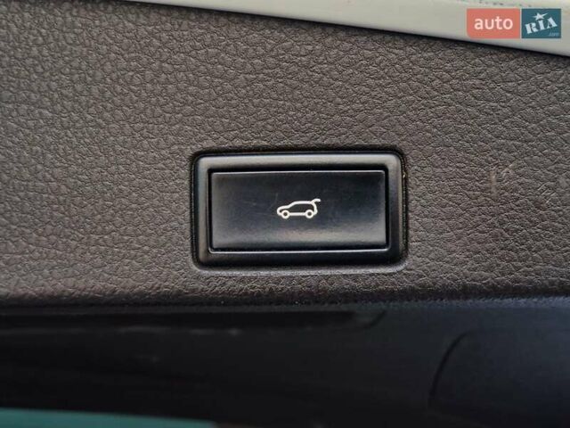 Белый Фольксваген Туарег, объемом двигателя 2.97 л и пробегом 264 тыс. км за 17490 $, фото 39 на Automoto.ua