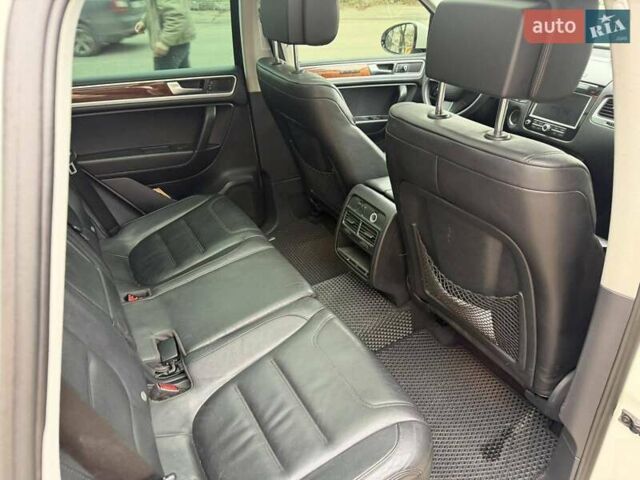 Белый Фольксваген Туарег, объемом двигателя 2.97 л и пробегом 265 тыс. км за 18000 $, фото 8 на Automoto.ua