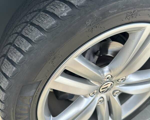 Белый Фольксваген Туарег, объемом двигателя 2.97 л и пробегом 260 тыс. км за 19200 $, фото 26 на Automoto.ua