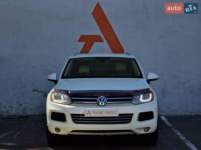 Белый Фольксваген Туарег, объемом двигателя 2.97 л и пробегом 264 тыс. км за 17490 $, фото 1 на Automoto.ua