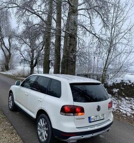 Белый Фольксваген Туарег, объемом двигателя 3 л и пробегом 224 тыс. км за 4500 $, фото 3 на Automoto.ua