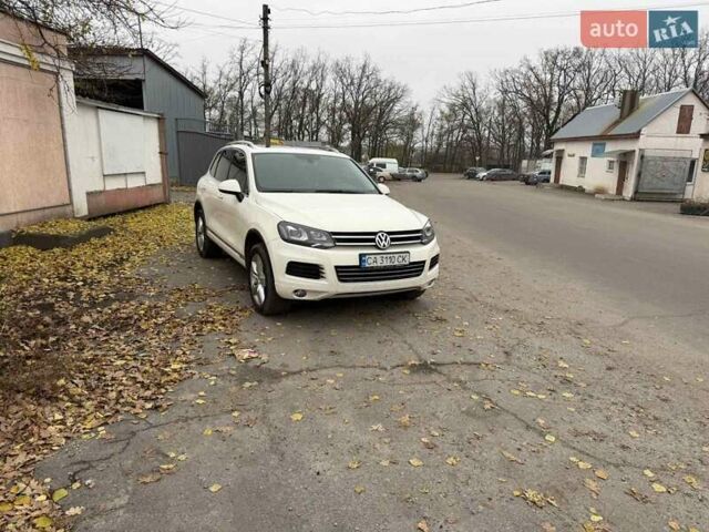 Белый Фольксваген Туарег, объемом двигателя 2.97 л и пробегом 265 тыс. км за 18000 $, фото 4 на Automoto.ua