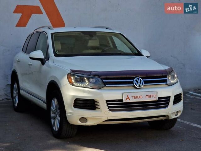 Белый Фольксваген Туарег, объемом двигателя 2.97 л и пробегом 264 тыс. км за 17490 $, фото 6 на Automoto.ua