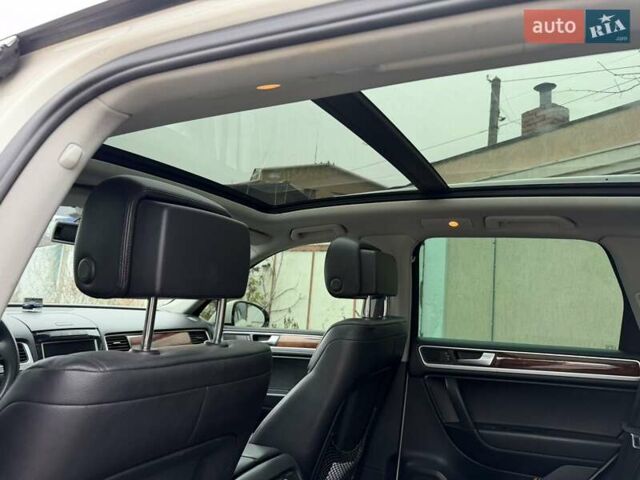 Белый Фольксваген Туарег, объемом двигателя 2.97 л и пробегом 265 тыс. км за 18000 $, фото 9 на Automoto.ua