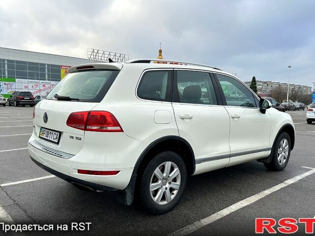 Белый Фольксваген Туарег, объемом двигателя 3 л и пробегом 254 тыс. км за 19500 $, фото 1 на Automoto.ua