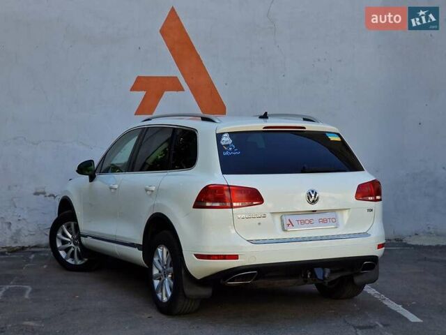 Белый Фольксваген Туарег, объемом двигателя 2.97 л и пробегом 264 тыс. км за 17490 $, фото 30 на Automoto.ua