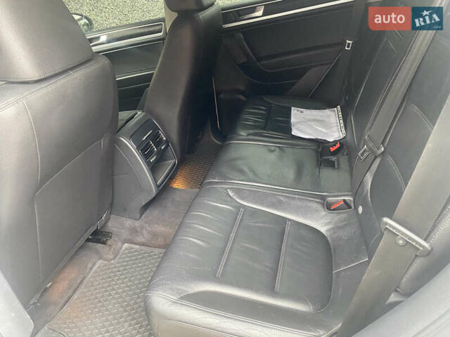 Белый Фольксваген Туарег, объемом двигателя 2.97 л и пробегом 231 тыс. км за 19700 $, фото 7 на Automoto.ua