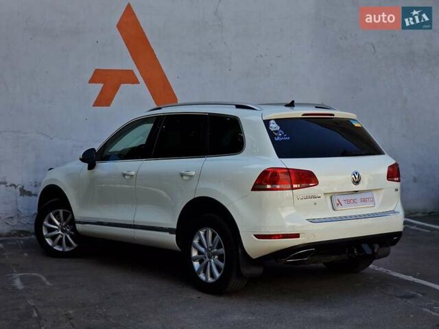Белый Фольксваген Туарег, объемом двигателя 2.97 л и пробегом 264 тыс. км за 17490 $, фото 31 на Automoto.ua