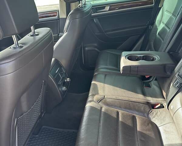 Белый Фольксваген Туарег, объемом двигателя 2.97 л и пробегом 260 тыс. км за 19200 $, фото 29 на Automoto.ua