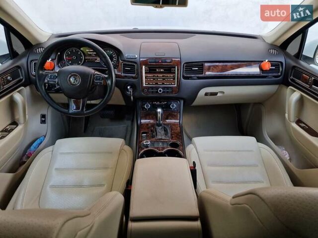 Белый Фольксваген Туарег, объемом двигателя 2.97 л и пробегом 264 тыс. км за 17490 $, фото 52 на Automoto.ua