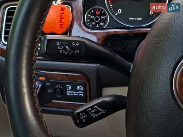 Белый Фольксваген Туарег, объемом двигателя 2.97 л и пробегом 264 тыс. км за 17490 $, фото 61 на Automoto.ua