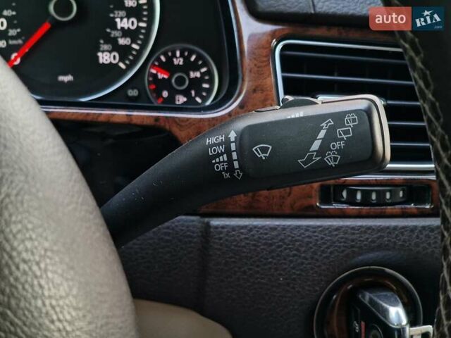 Белый Фольксваген Туарег, объемом двигателя 2.97 л и пробегом 264 тыс. км за 17490 $, фото 62 на Automoto.ua