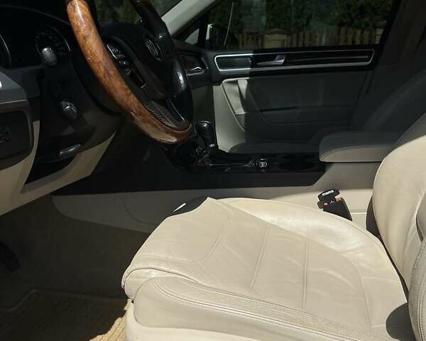 Белый Фольксваген Туарег, объемом двигателя 3.6 л и пробегом 133 тыс. км за 14000 $, фото 9 на Automoto.ua