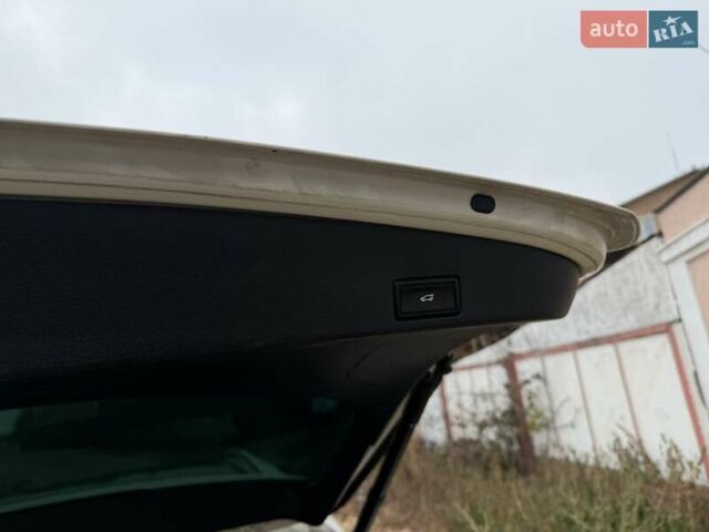 Белый Фольксваген Туарег, объемом двигателя 2.97 л и пробегом 265 тыс. км за 18000 $, фото 10 на Automoto.ua