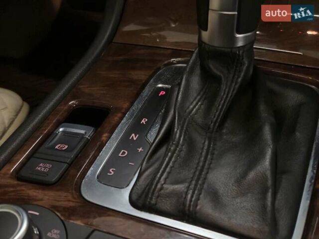 Белый Фольксваген Туарег, объемом двигателя 3.6 л и пробегом 211 тыс. км за 15899 $, фото 19 на Automoto.ua