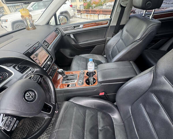 Белый Фольксваген Туарег, объемом двигателя 2.97 л и пробегом 200 тыс. км за 13500 $, фото 14 на Automoto.ua