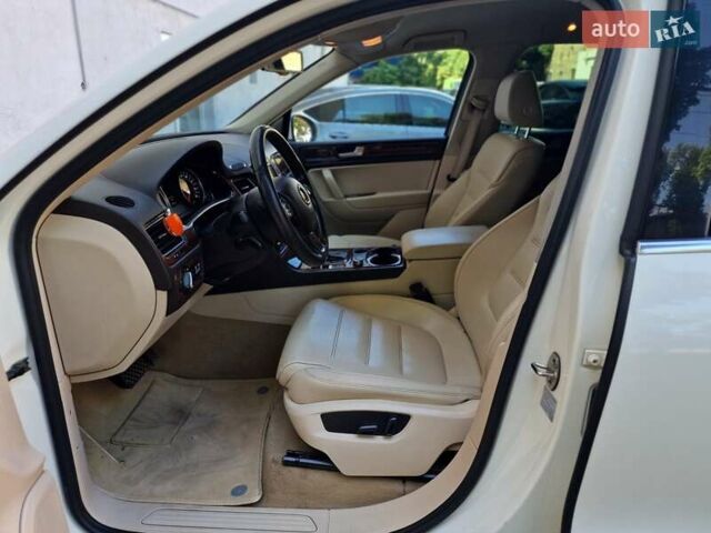 Белый Фольксваген Туарег, объемом двигателя 2.97 л и пробегом 264 тыс. км за 17490 $, фото 41 на Automoto.ua