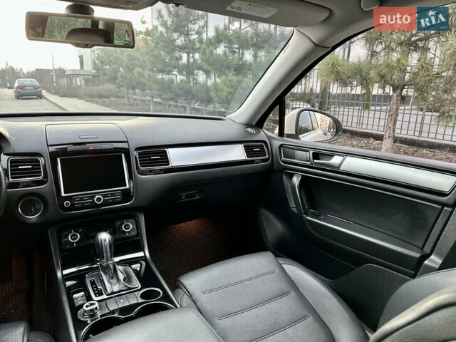 Белый Фольксваген Туарег, объемом двигателя 3 л и пробегом 217 тыс. км за 14650 $, фото 23 на Automoto.ua