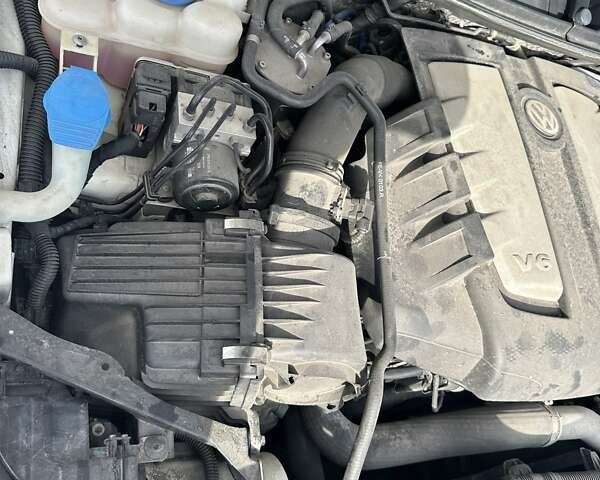 Белый Фольксваген Туарег, объемом двигателя 2.97 л и пробегом 260 тыс. км за 19200 $, фото 43 на Automoto.ua