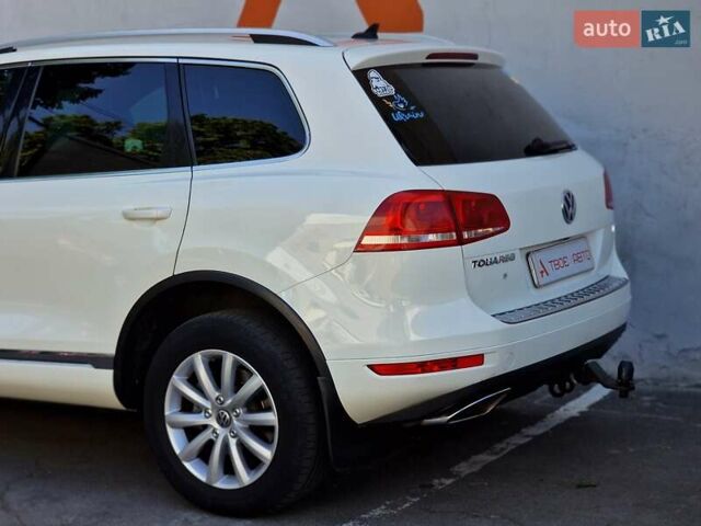 Белый Фольксваген Туарег, объемом двигателя 2.97 л и пробегом 264 тыс. км за 17490 $, фото 25 на Automoto.ua