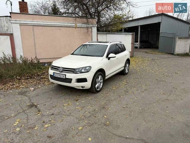 Белый Фольксваген Туарег, объемом двигателя 2.97 л и пробегом 265 тыс. км за 18000 $, фото 1 на Automoto.ua